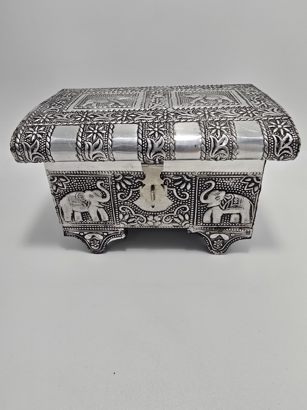 Metal Embosed Jewelry Box . Plated Metal Jewelry Box. Elephants Vintage.